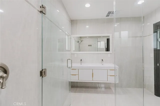 $4,000 | 13551 Hart Street, Van Nuys, CA 91405