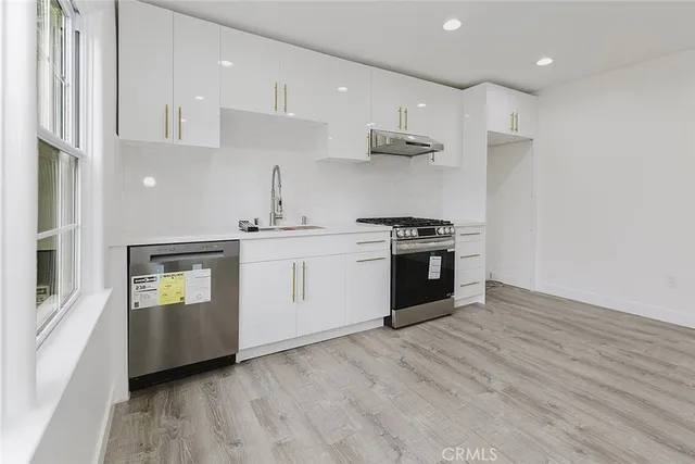 $4,000 | 13551 Hart Street, Van Nuys, CA 91405