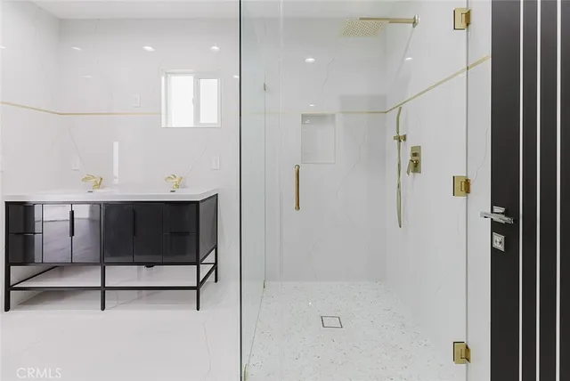 $4,000 | 13551 Hart Street, Van Nuys, CA 91405