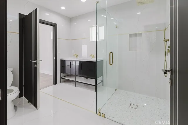 $4,000 | 13551 Hart Street, Van Nuys, CA 91405