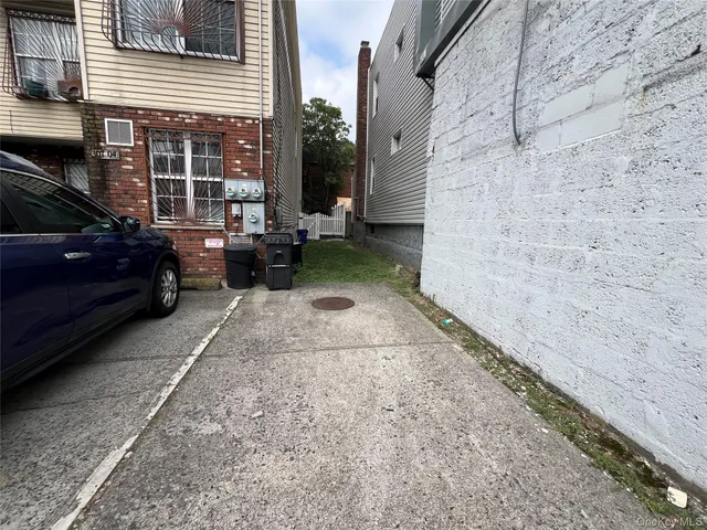 a view of a back yard of the house