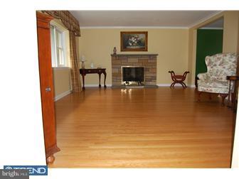 2709 North Kent Road Broomall, PA 19008 - Photo 11 of 12 Living Room