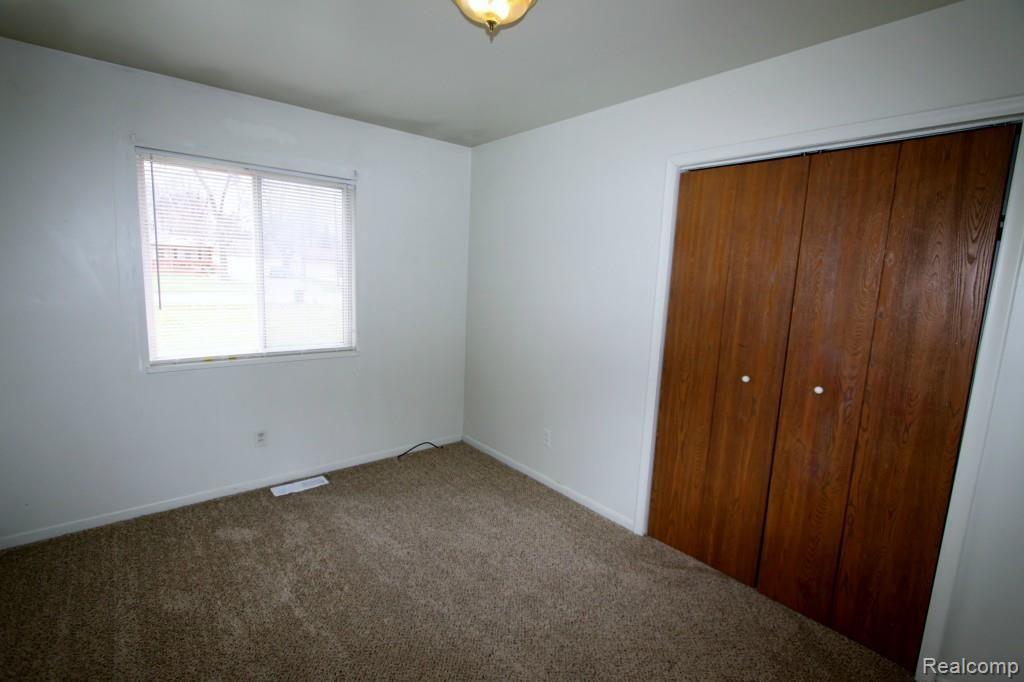 1087 Ransom Drive Flint, MI 48507 - Photo 9 of 21 008.jpg