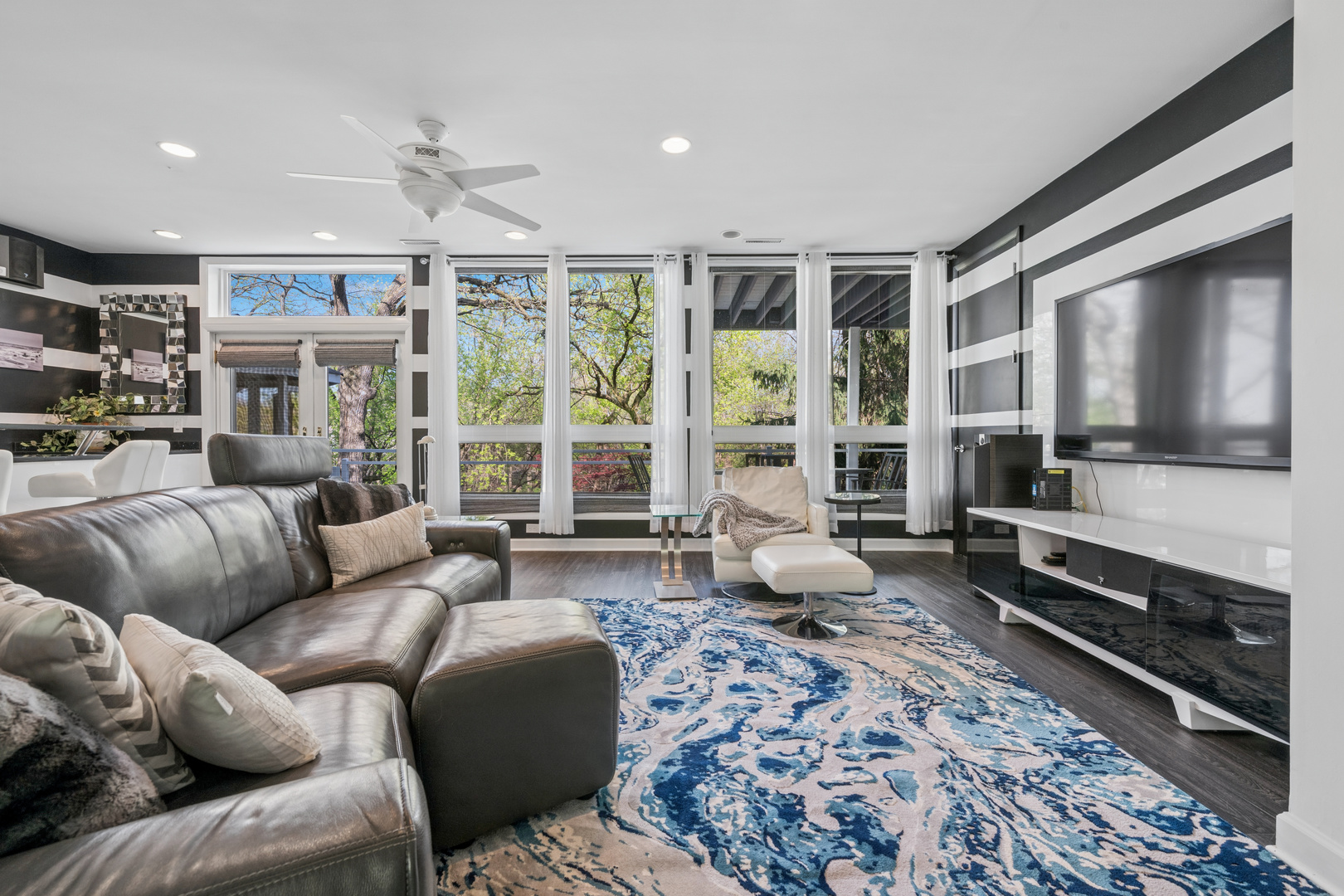 6112 Pleasant View Lane Cary, IL 60013 - Photo 16 of 31 a living room with furniture ceiling fan and a rug