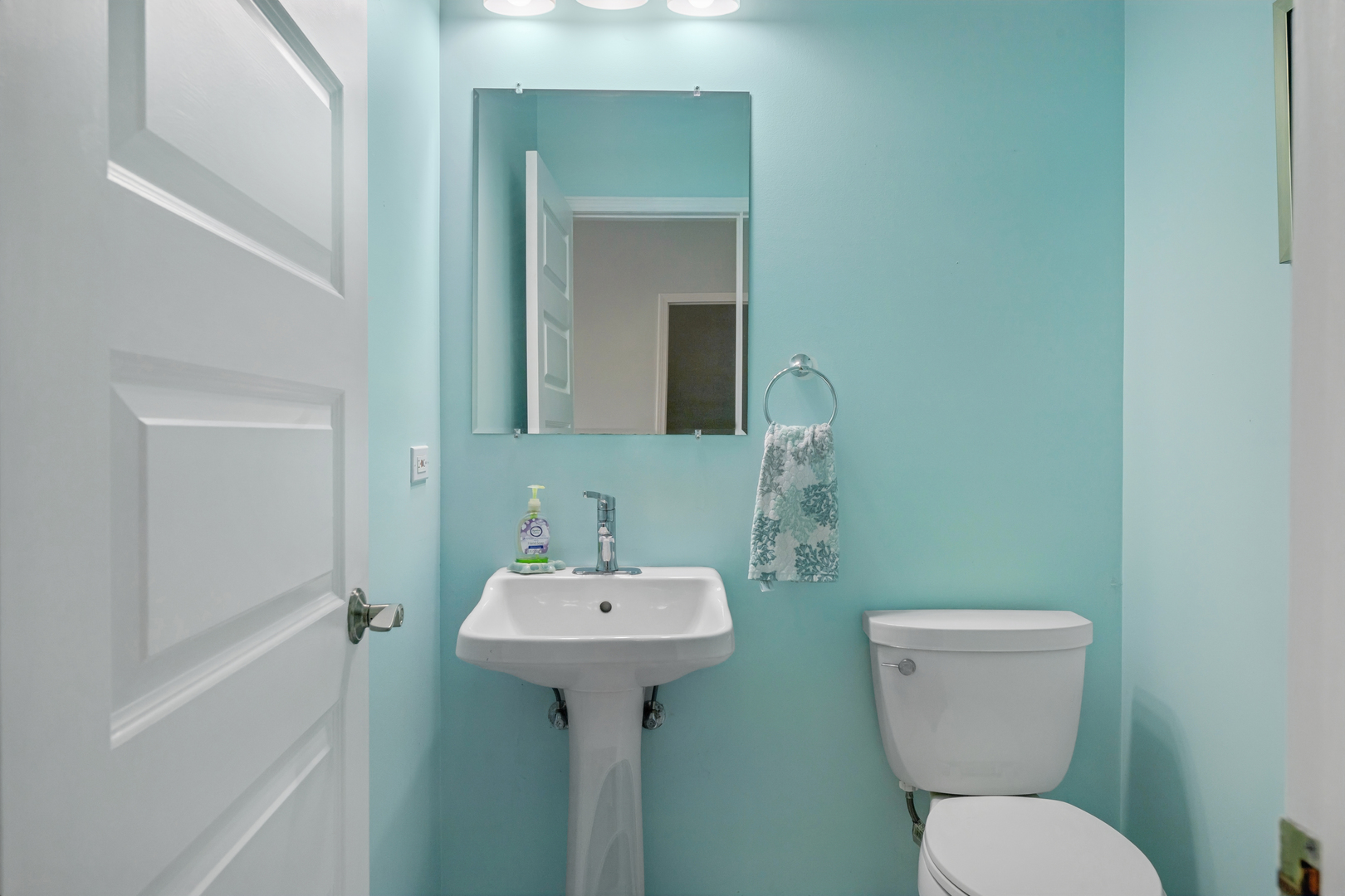 6112 Pleasant View Lane Cary, IL 60013 - Photo 10 of 31 a bathroom with a toilet sink and mirror