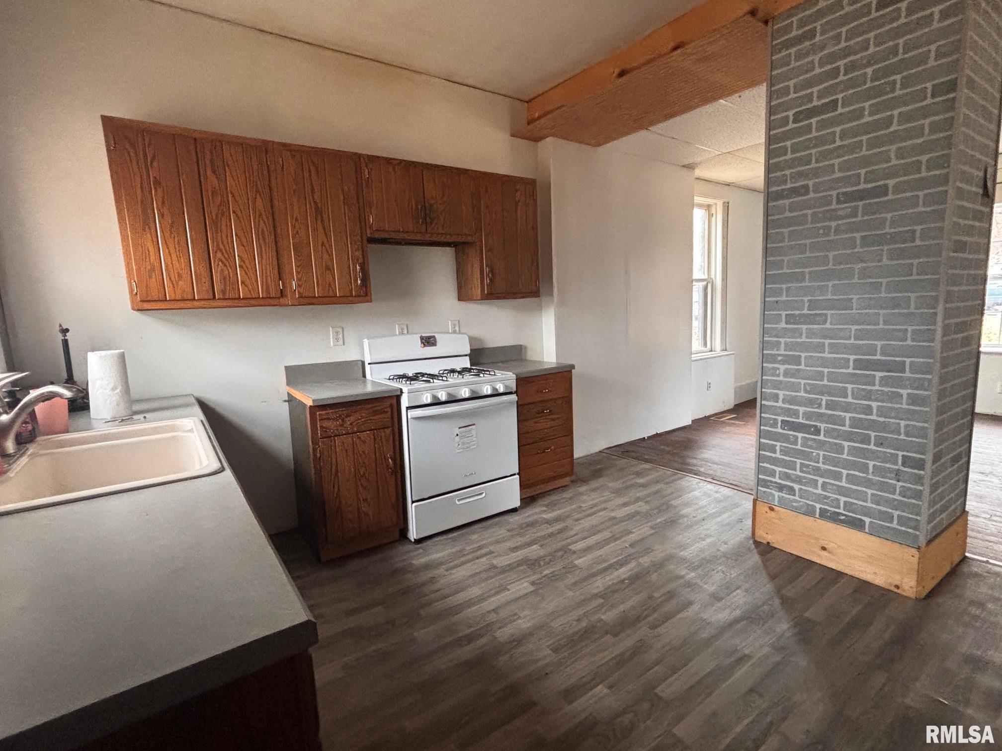 207 South Primm Street Athens, IL 62613 - Photo 5 of 11