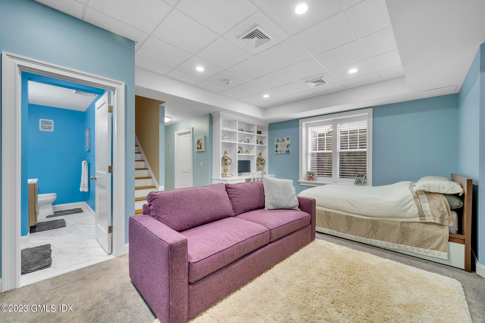 72 Havemeyer Place, Unit B Greenwich, CT 06830 - Photo 14 of 19 a living room with furniture and a window