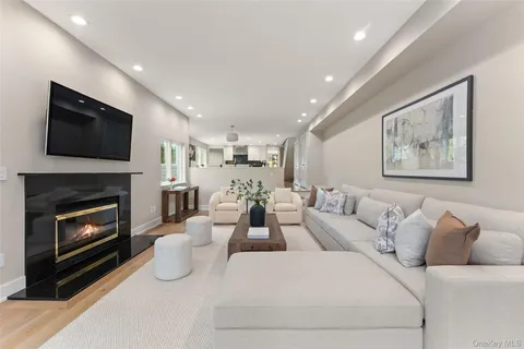 $1,399,279 | 99 Waterside Close, Eastchester, NY 10709