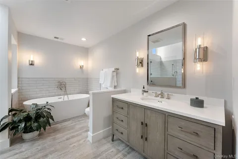 $1,399,279 | 99 Waterside Close, Eastchester, NY 10709