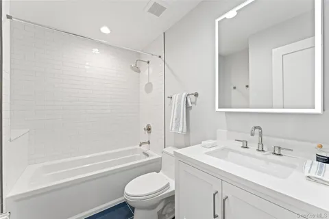 $1,399,279 | 99 Waterside Close, Eastchester, NY 10709