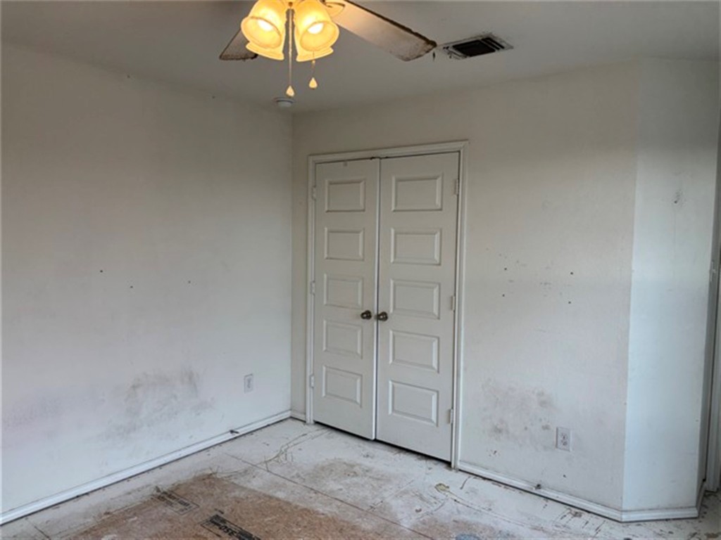 252 Benmyrtle Trail Georgetown, TX 78626 - Photo 15 of 17 an empty room with a empty space and a ceiling fan
