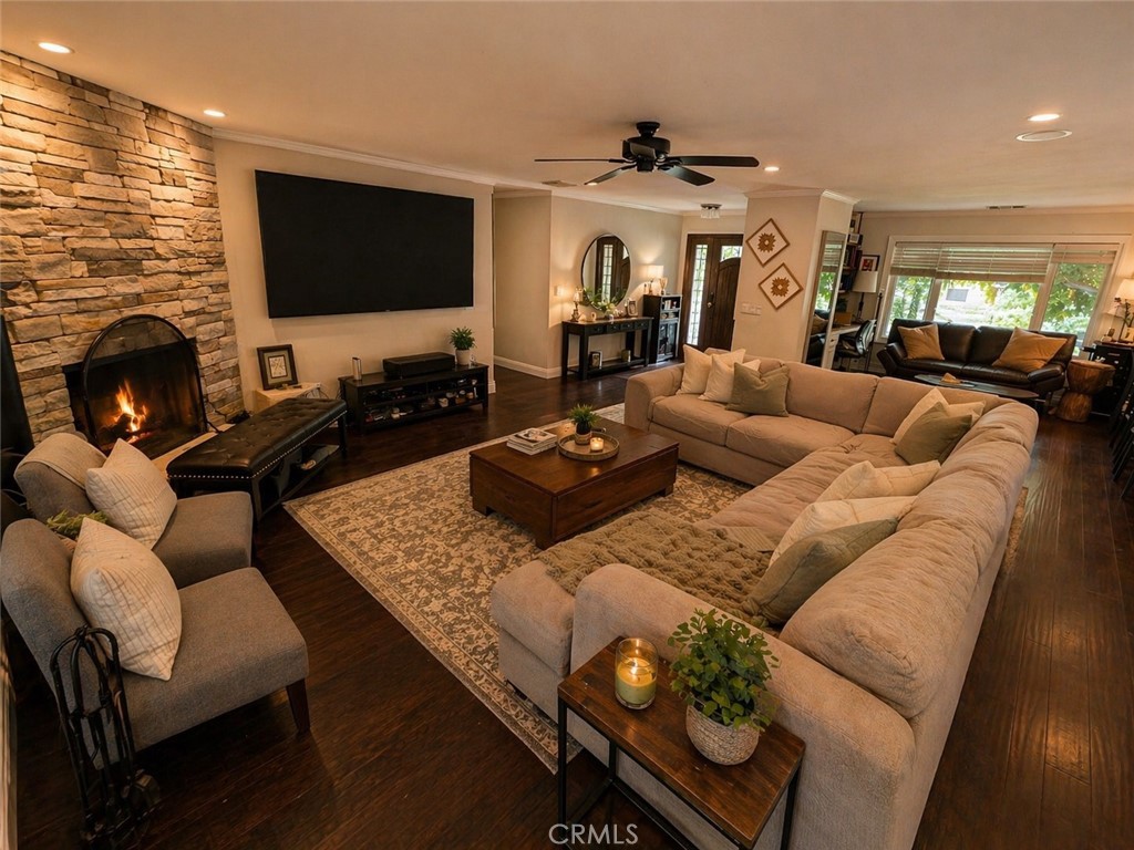 30204 Canoe Road Canyon Country, CA 91387 - Photo 4 of 42