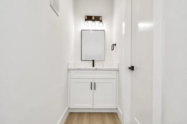 $2,100 | 1316 West Willis Street, Alvin, TX 77511