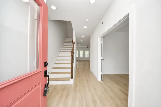 $2,100 | 1316 West Willis Street, Alvin, TX 77511