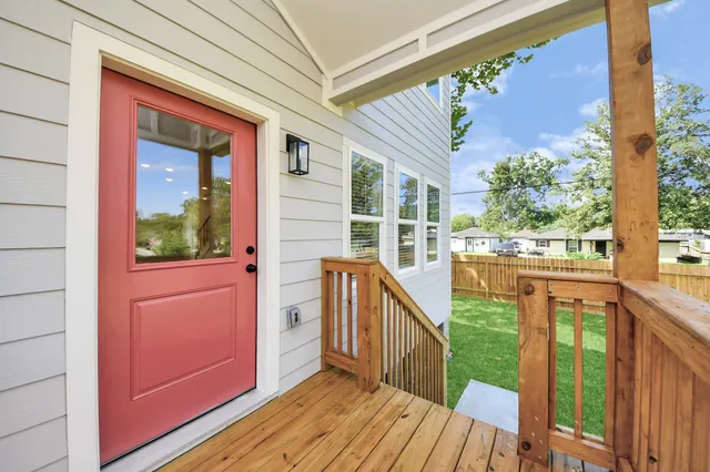 $2,100 | 1316 West Willis Street, Alvin, TX 77511