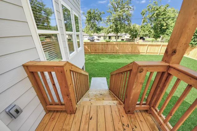 $2,100 | 1316 West Willis Street, Alvin, TX 77511