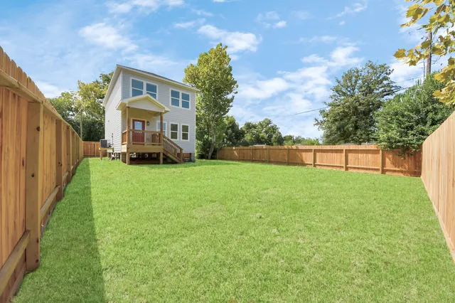 $2,100 | 1316 West Willis Street, Alvin, TX 77511