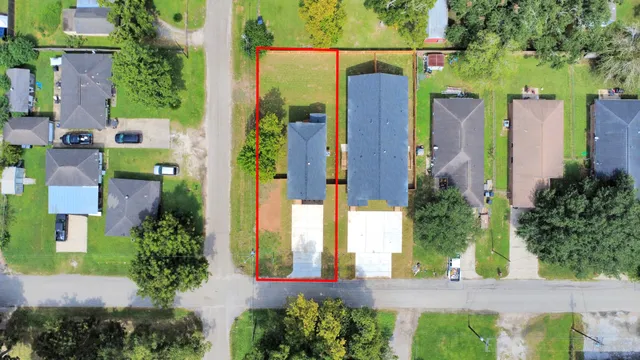 $2,100 | 1316 West Willis Street, Alvin, TX 77511