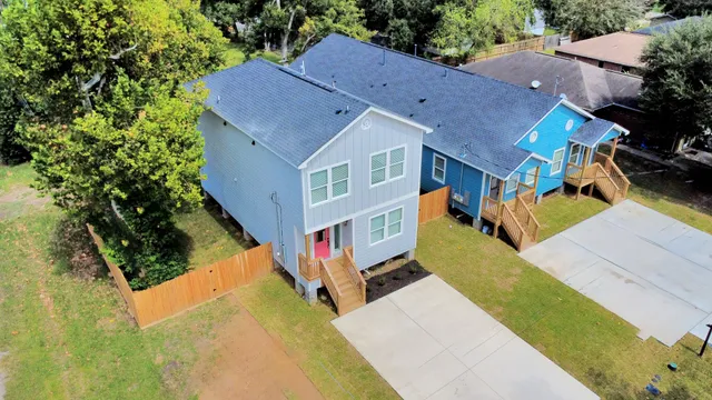 $2,100 | 1316 West Willis Street, Alvin, TX 77511