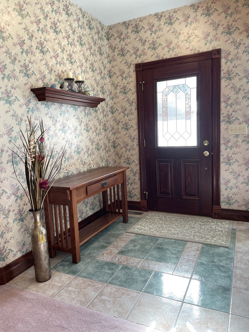 1818 Valley Ridge Lane Dixon, IL 61021 - Photo 9 of 77
