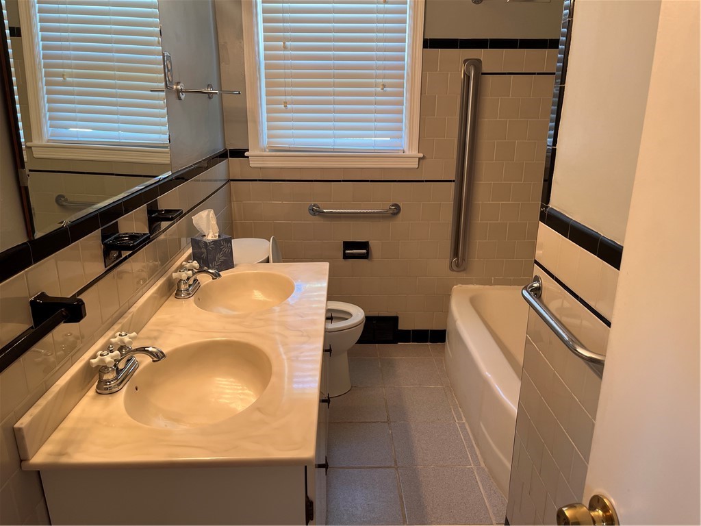 65 Ferncrest Drive Pawtucket, RI 02861 - Photo 9 of 13