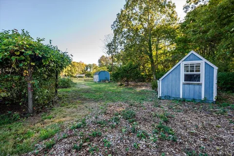 a view of a house with yard and trees