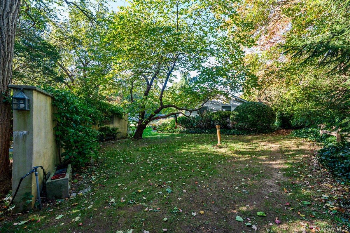 27 Cold Spring Hills Road Huntington, NY 11743 - Photo 37 of 48 a backyard of a house with lots of green space