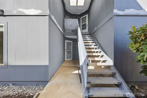 $535,500 | 11104 Northeast 68th Street, Unit A103, Kirkland, WA 98033