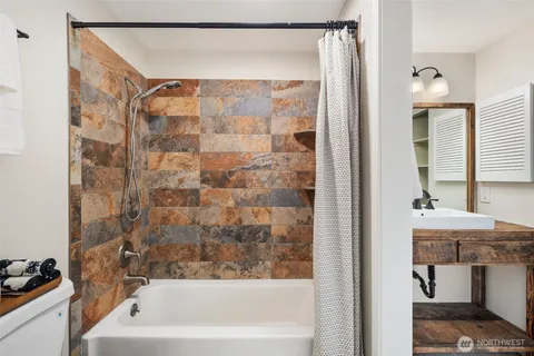 $535,500 | 11104 Northeast 68th Street, Unit A103, Kirkland, WA 98033