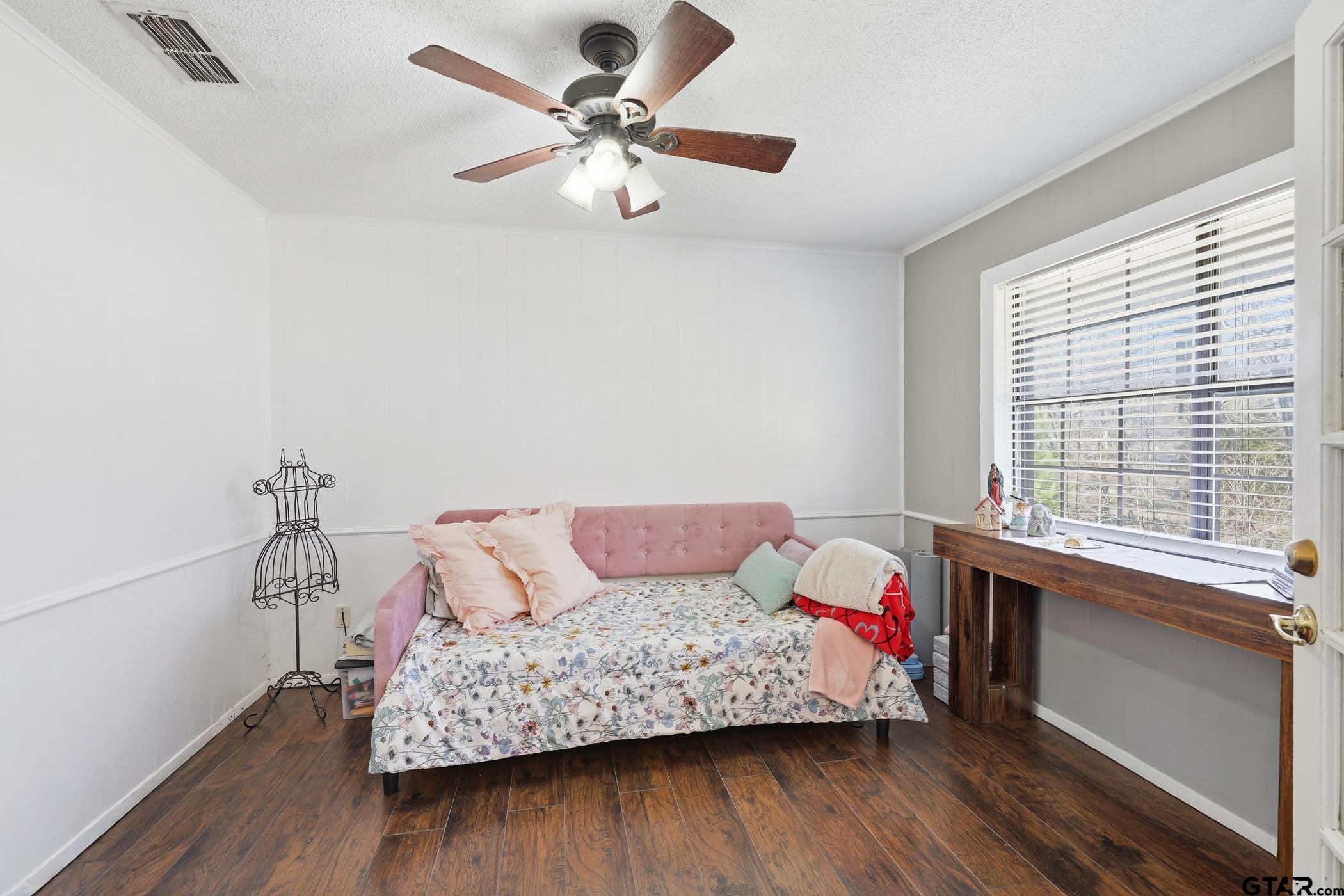 1409 Bassett Road Palestine, TX 75803 - Photo 3 of 36