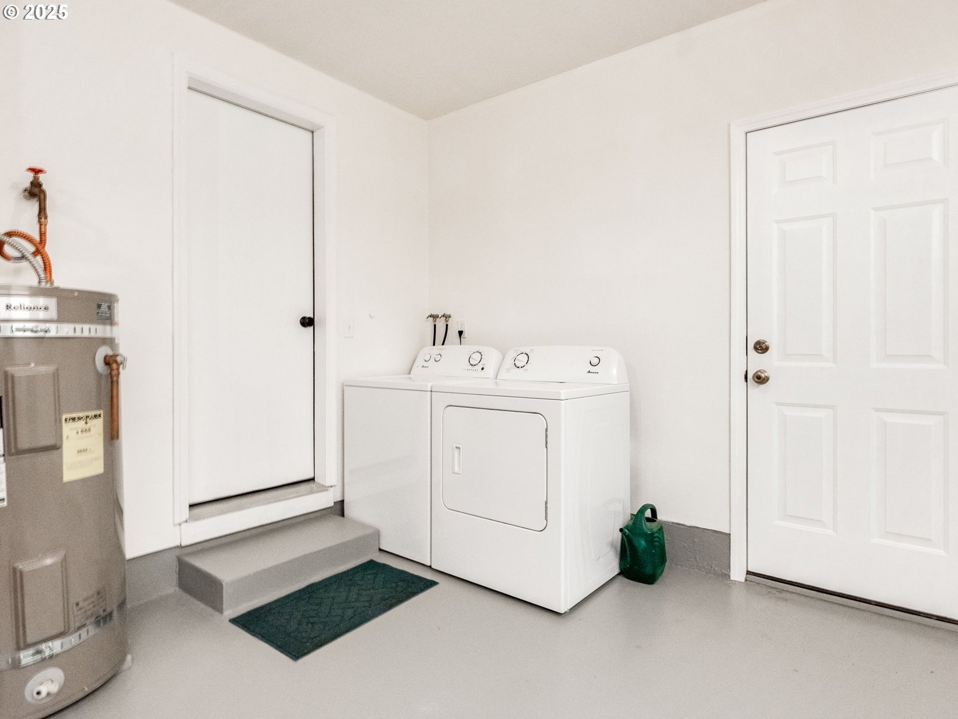 17925 Beebee Court Sandy, OR 97055 - Photo 31 of 48 a utility room with dryer and washer