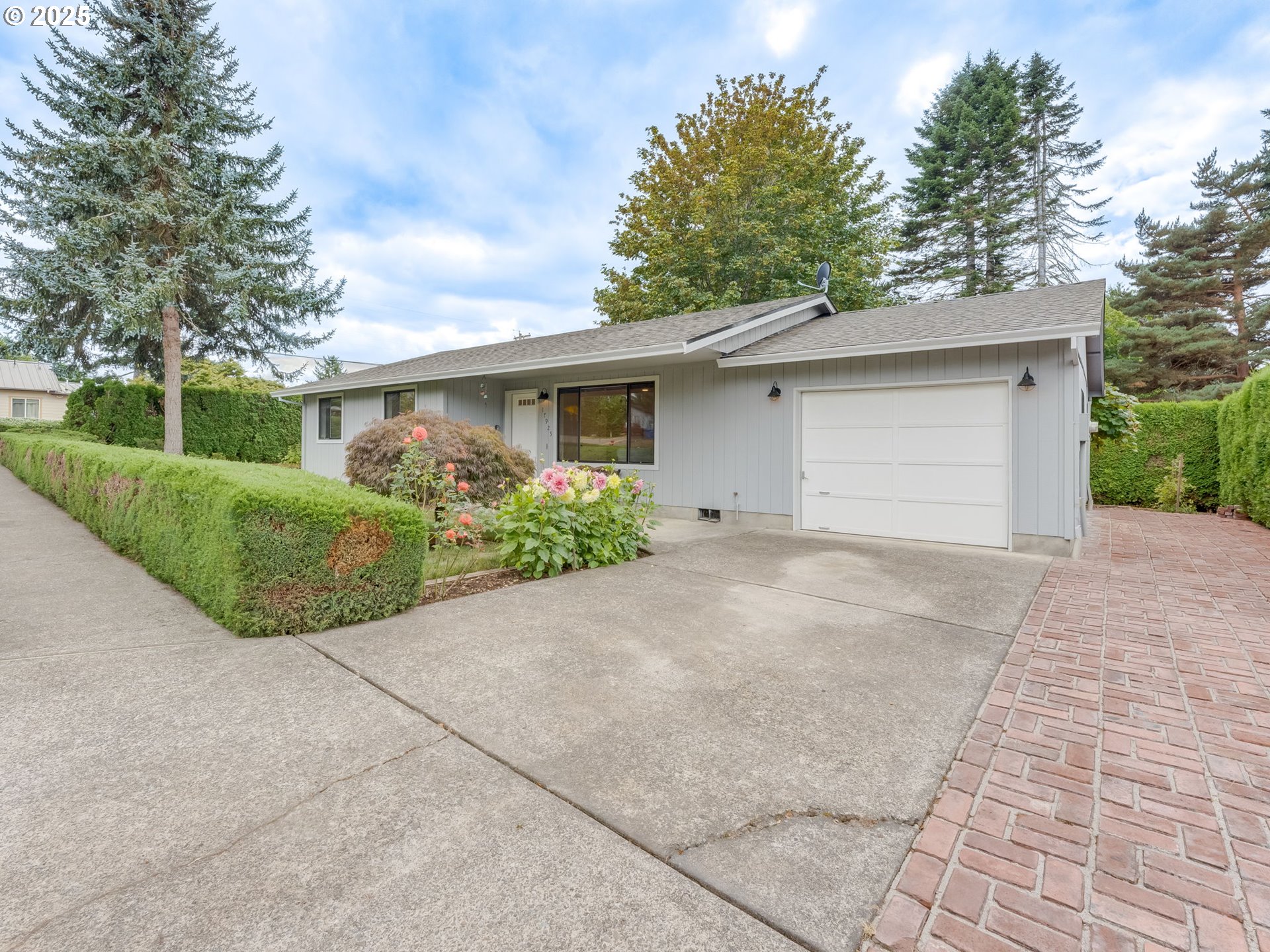 17925 Beebee Court Sandy, OR 97055 - Photo 46 of 48 a front view of house with yard and trees around