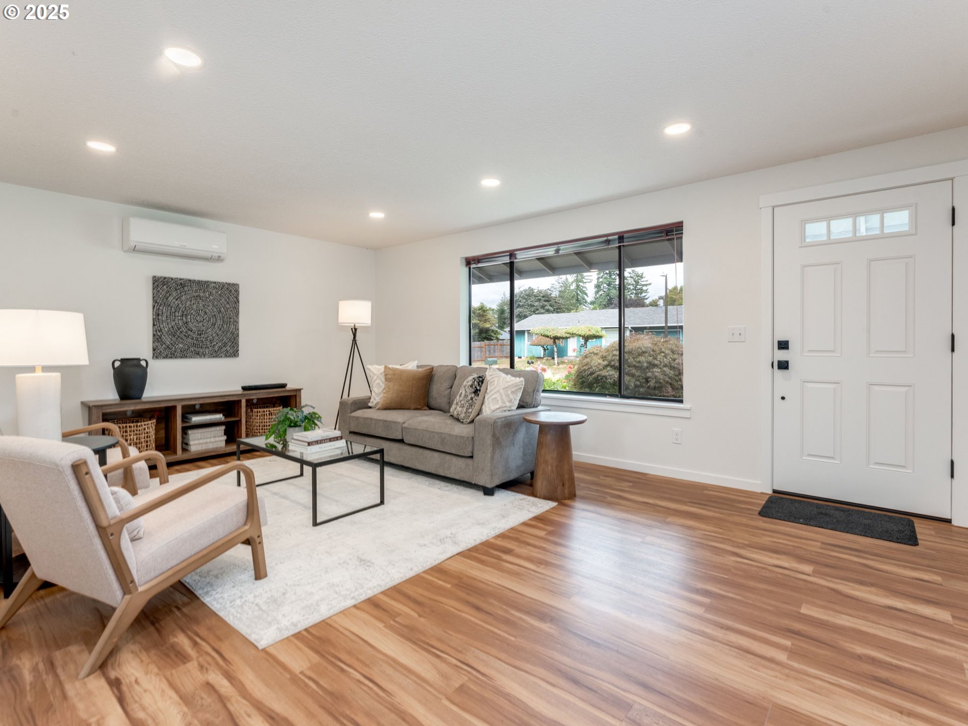 17925 Beebee Court Sandy, OR 97055 - Photo 6 of 48 a living room with furniture and a window