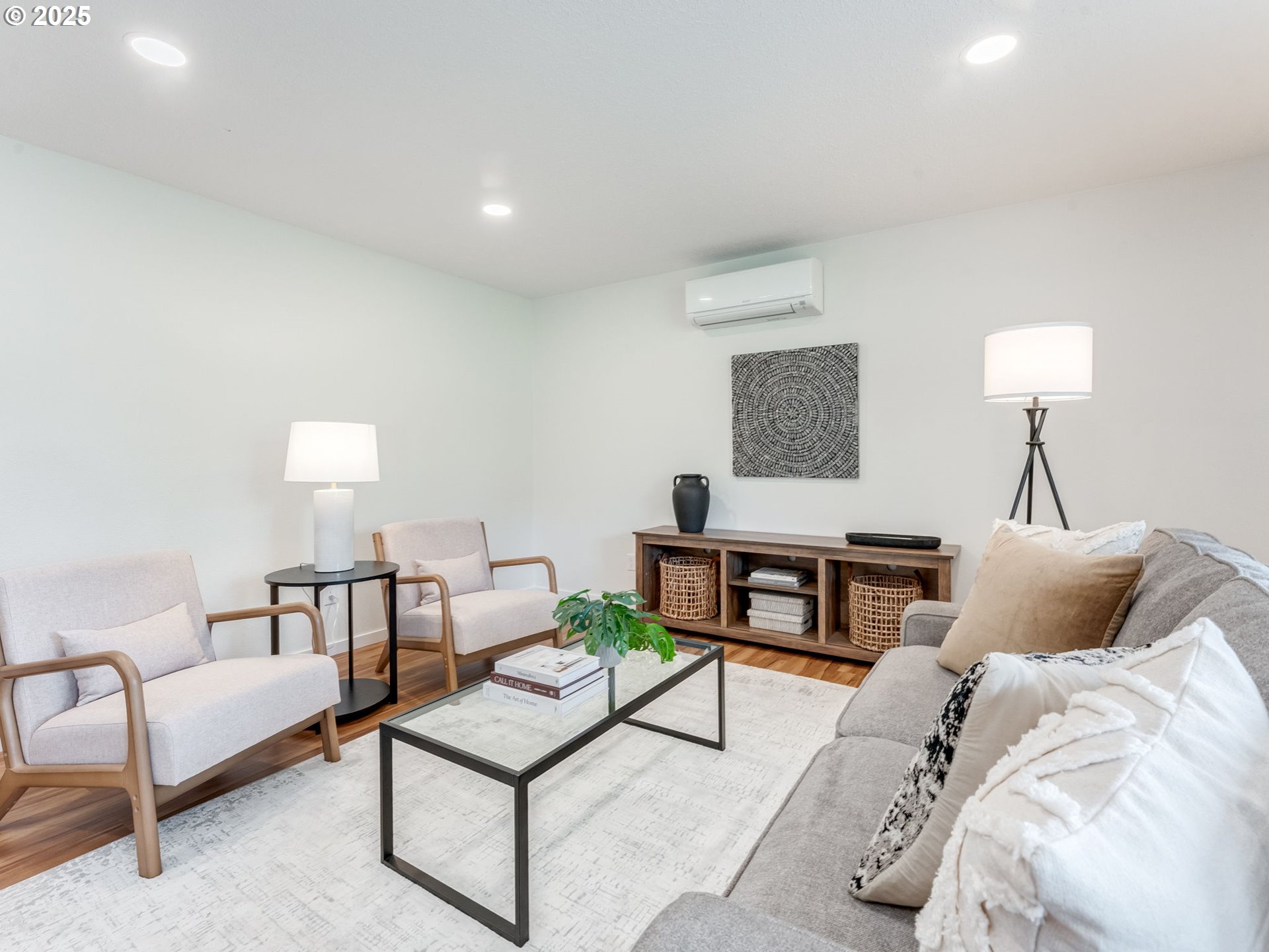 17925 Beebee Court Sandy, OR 97055 - Photo 10 of 48 a bedroom with furniture and a table