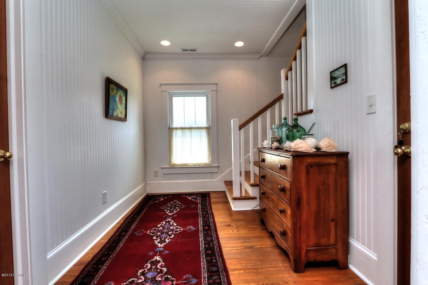 227 Horseshoe Road Davis, NC 28524 - Photo 31 of 74 Foyer