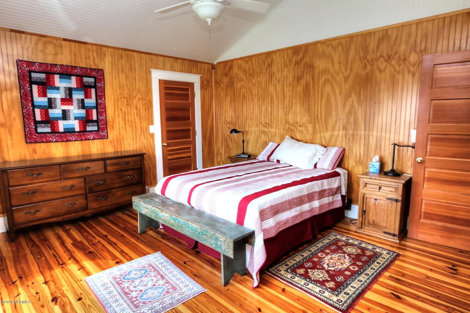 227 Horseshoe Road Davis, NC 28524 - Photo 40 of 74 3rd Bedroom