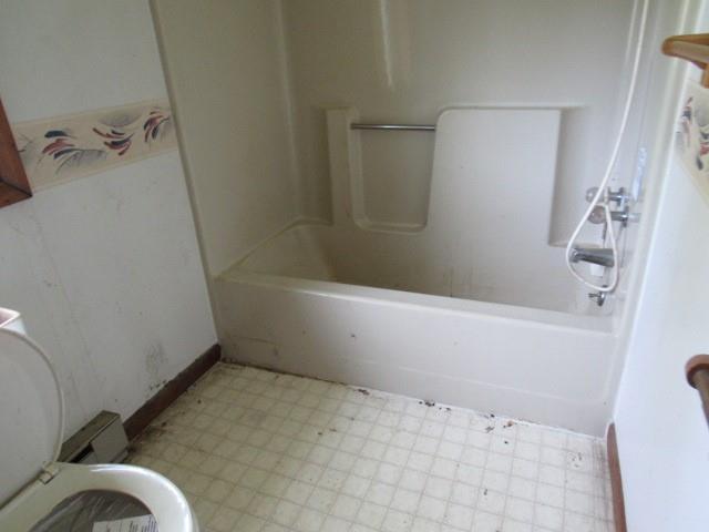345 Unity Cemetery Road Latrobe, PA 15650 - Photo 13 of 18 a bathroom with a tub