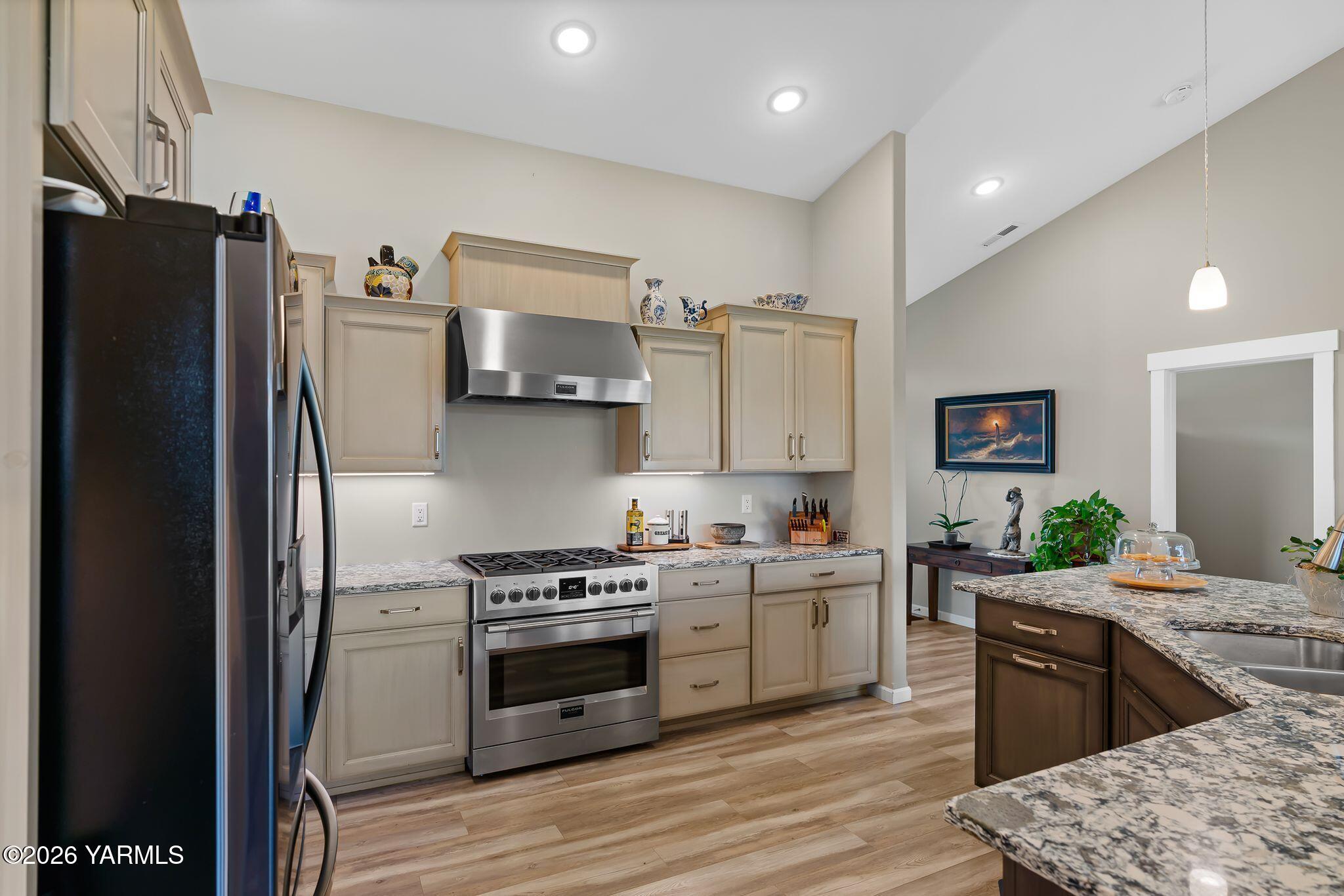 11007 Summitview Ext Road Yakima, WA 98908 - Photo 8 of 44 Kitchen