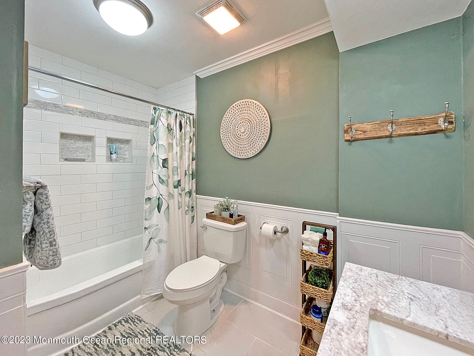 507 Line Road Aberdeen, NJ 07747 - Photo 21 of 40 IMG_5269 Hall bath 2
