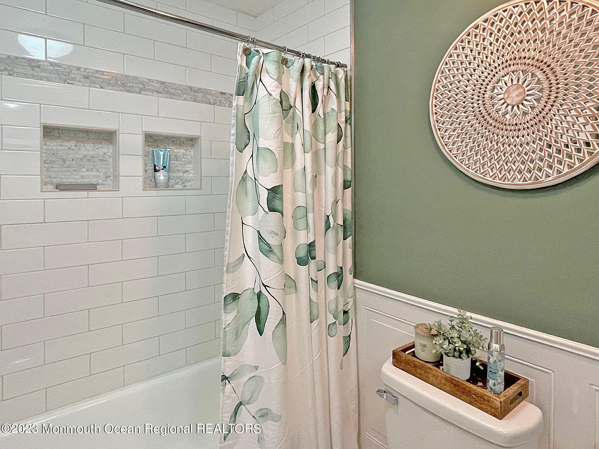 507 Line Road Aberdeen, NJ 07747 - Photo 22 of 40 IMG_5270 Hall bath detail