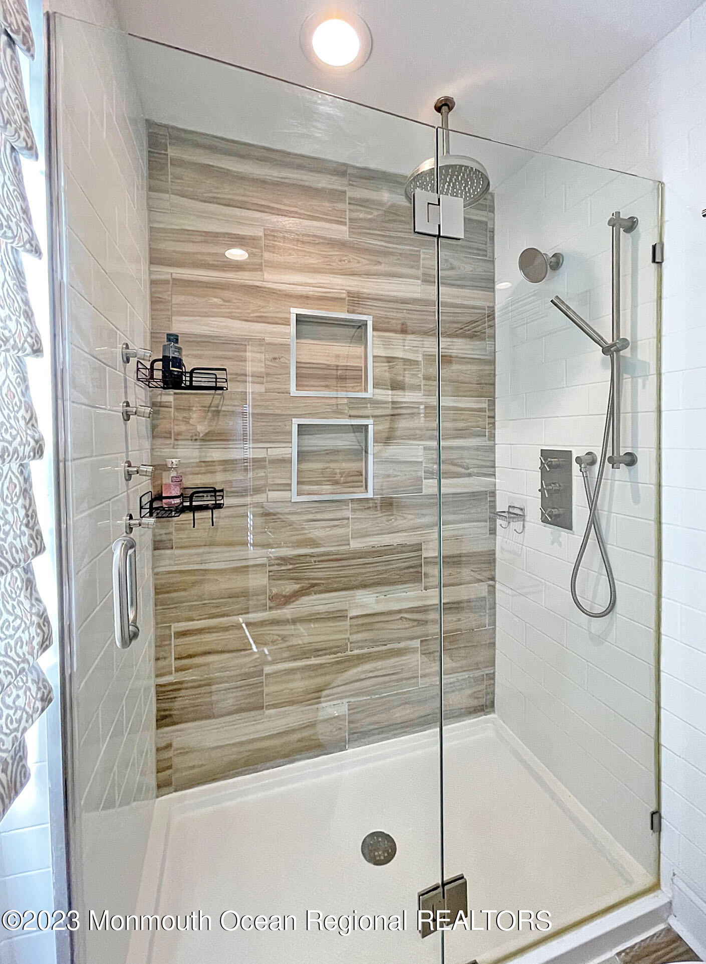 507 Line Road Aberdeen, NJ 07747 - Photo 27 of 40 IMG_5272 Master bath detail