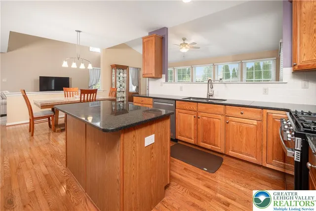 $799,000 | 5046 West Saucon Avenue, Center Valley, PA 18034