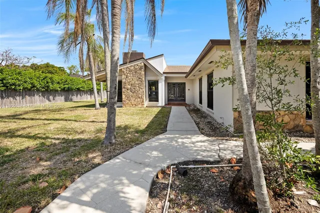 $1,099,000 | 10241 Southwest 136th Street, Miami, FL 33176