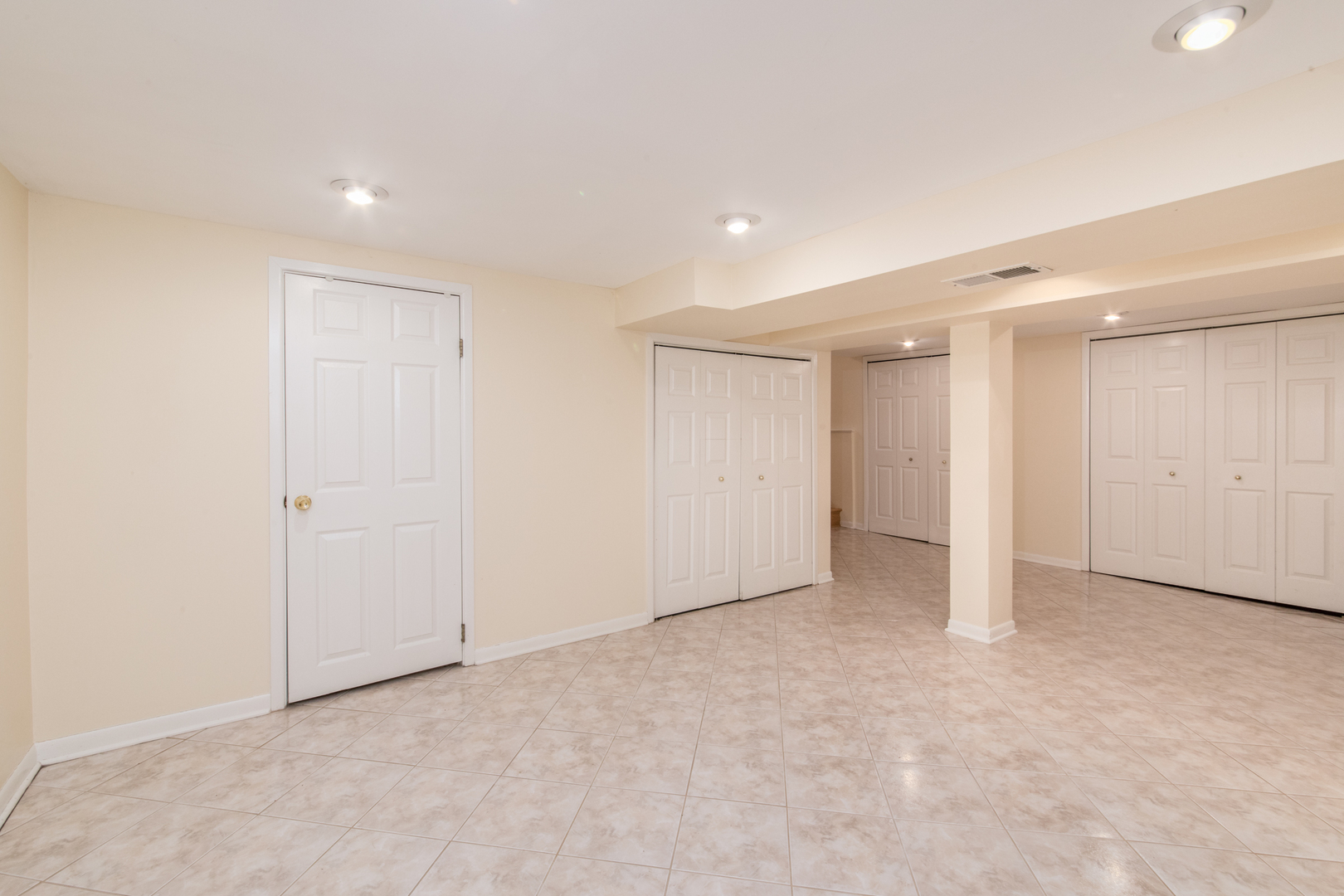 2010 Walnut Street Park Ridge, IL 60068 - Photo 17 of 20 a view of an empty room