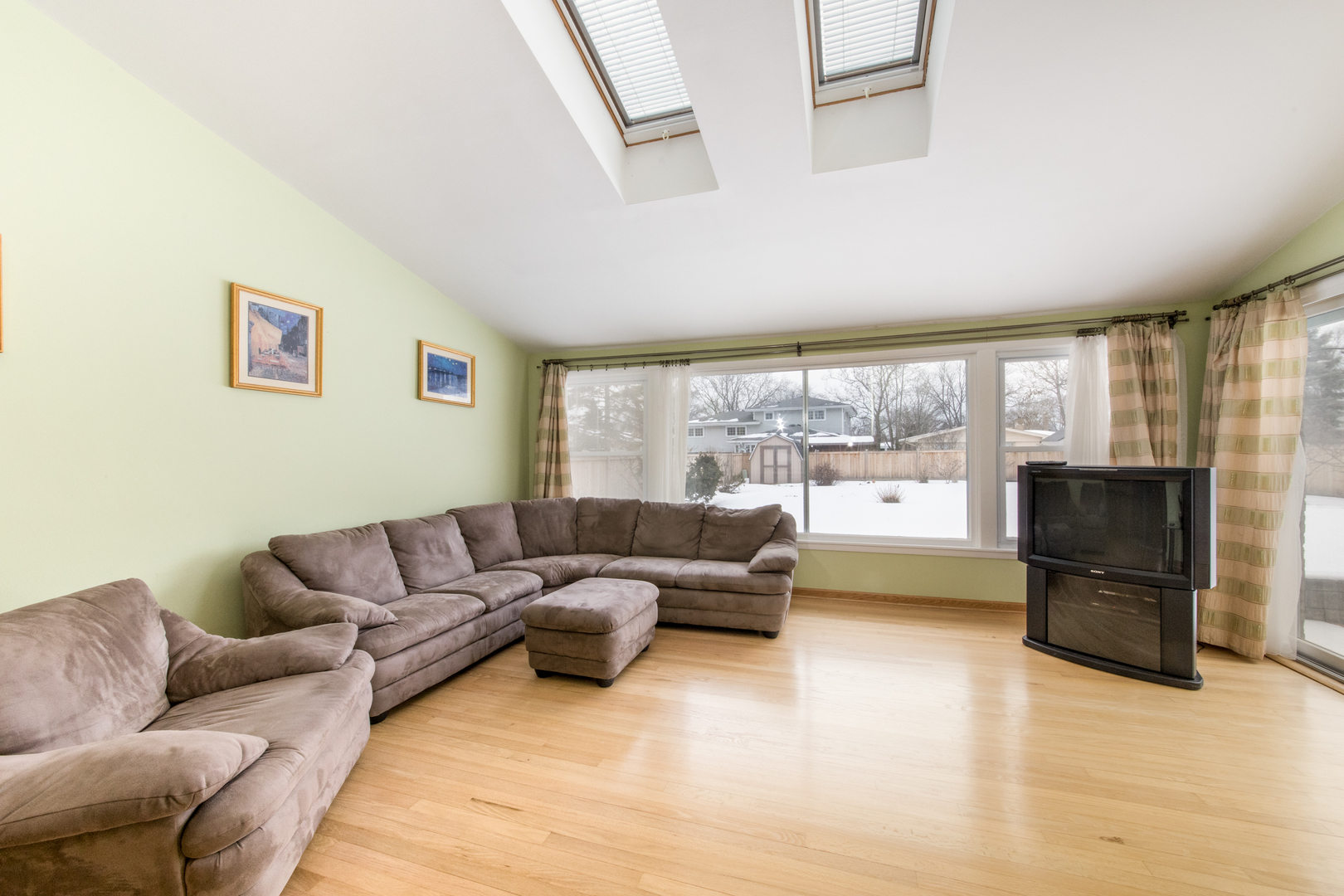 2010 Walnut Street Park Ridge, IL 60068 - Photo 6 of 20 a living room with furniture and a flat screen tv