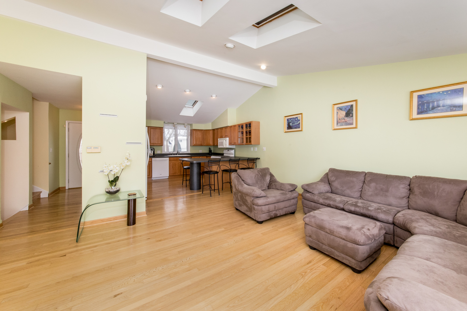 2010 Walnut Street Park Ridge, IL 60068 - Photo 8 of 20 a living room with furniture and a wooden floor