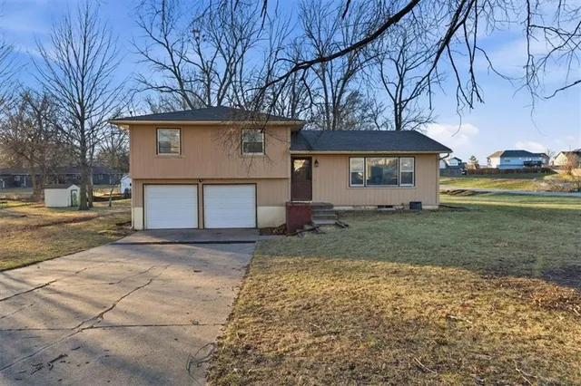 $240,000 | 995 Hurley Street, Peculiar, MO 64078