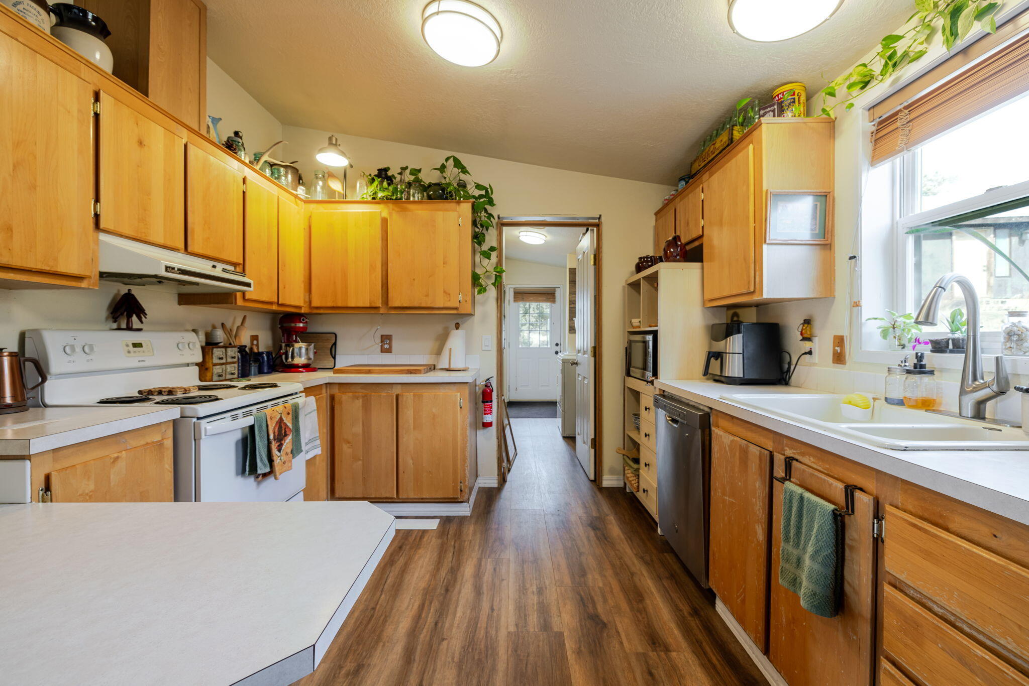 21070 Robin Avenue Bend, OR 97703 - Photo 13 of 62 3-web-or-mls-21070 Robin Avenue Interior