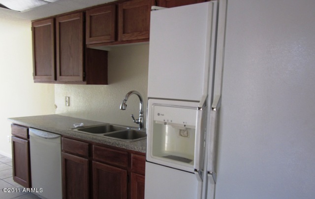 6423 Covina Road Mesa, AZ 85205 - Photo 6 of 20 Kitchen3
