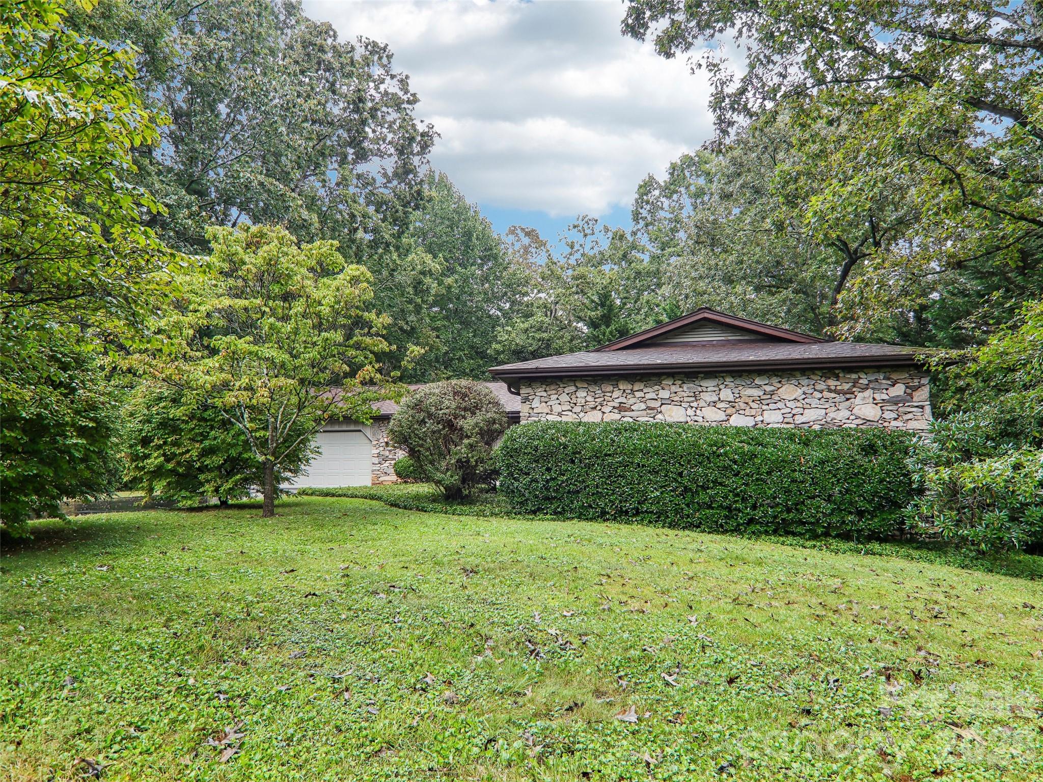 126 Brandon Road Hendersonville, NC 28739 - Photo 2 of 41 Gallery Image 2